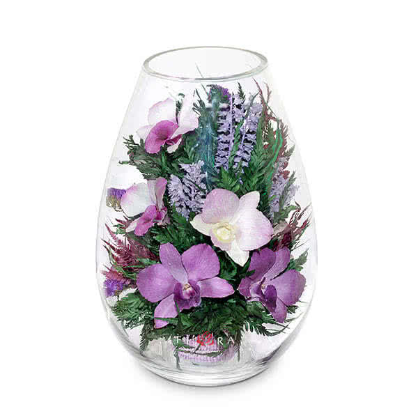 Фиолетово-белые и сиренево-белые орхидеи в средней каплевидной вазе