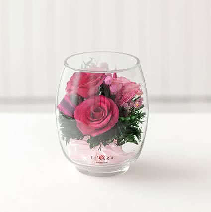 Лиловые и светло-розовые розы в бутоне тюльпана