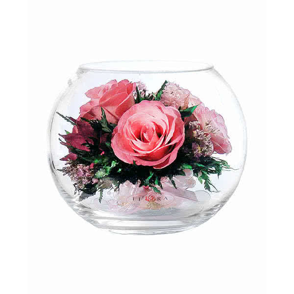 Розовые розы в средней круглой вазе