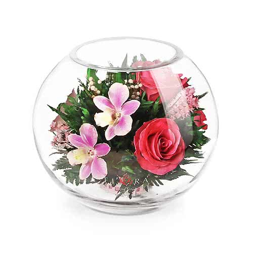 Орхидеи с розовыми розами в большой круглой вазе