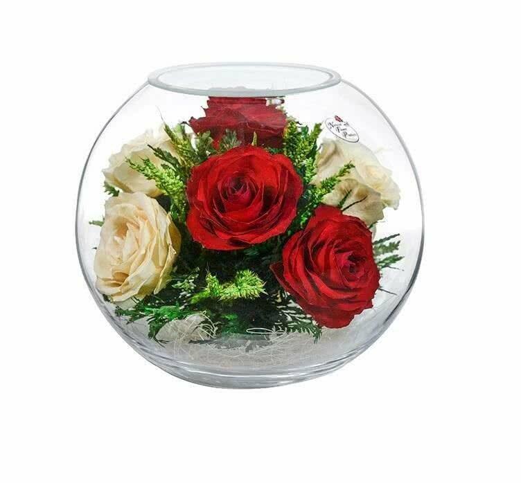 NFP, Красные и кремовые розы в круглой вазе – Интернет-магазин цветов встекле \